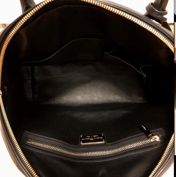 BNWOT Ferragamo bag! Stunning! Only 1 on Posh! - Picture 6 of 8